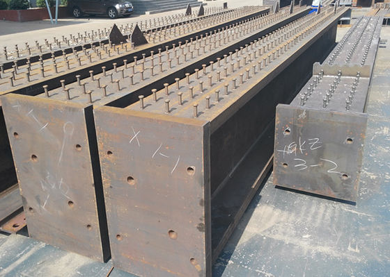 La fabrication en acier d'OEM entretient l'étage multi de cadre lourd de structure métallique avec le goujon