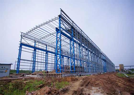 Conception d'ingénieur de fabrication d'entrepôt préfabriquée par cadre portail de structure métallique