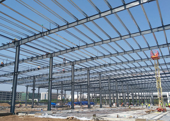 Les fabricants ont préfabriqué des bâtiments d'entrepôt de cadre de lumière de structure métallique de construction