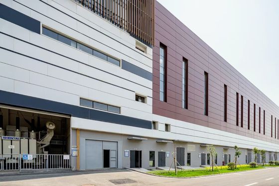 Construction d'un entrepôt en acier avec de belles vues Conception et préfabriqué pour la distribution
