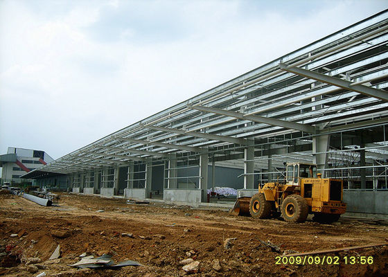 Cadre portail de structure d'entrepôt durable de structure métallique avec le long surplomb