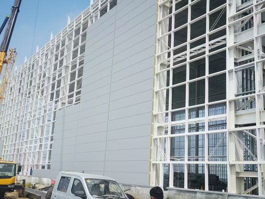 Structure en acier préfabriqué léger solution de construction de entrepôt avec dimension personnalisée