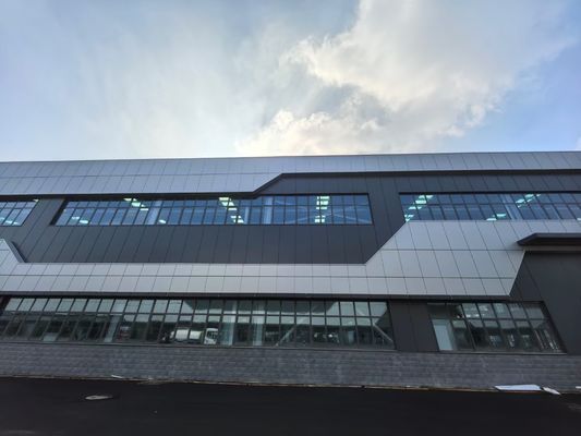 Entrepôt de structure d'acier à cadre rigide pour l'industrie avec des solutions respectueuses de l'environnement et de construction