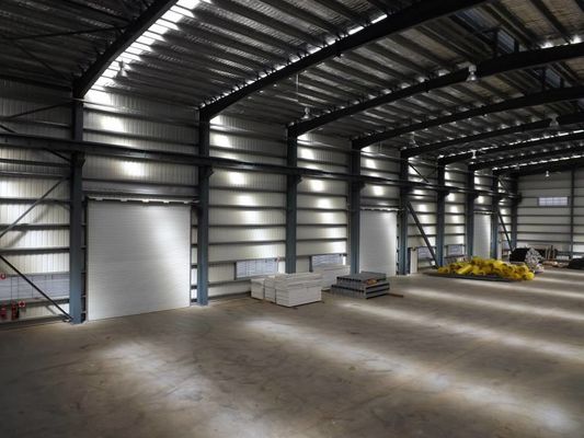 Poutre en H laminée à chaud ou soudée et colonne pour une charpente principale solide et durable dans un entrepôt logistique en structure métallique
