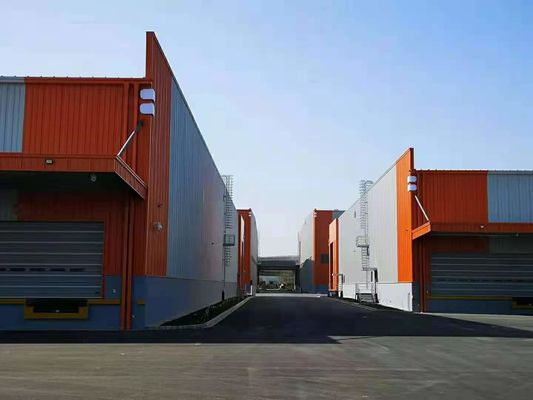 Entrepôt préfabriqué à structure en acier durable pour grande auvent de quai de chargement en hauteur