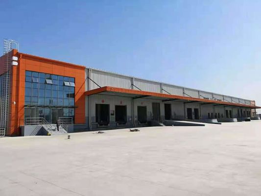 Entrepôt préfabriqué à structure en acier durable pour grande auvent de quai de chargement en hauteur