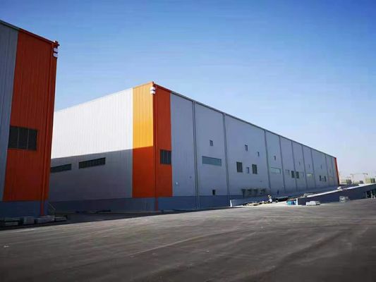 Entrepôt préfabriqué à structure en acier durable pour grande auvent de quai de chargement en hauteur