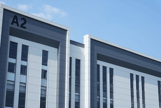 Construction de structure en acier à haute stabilité pour une conception d'entrepôt durable